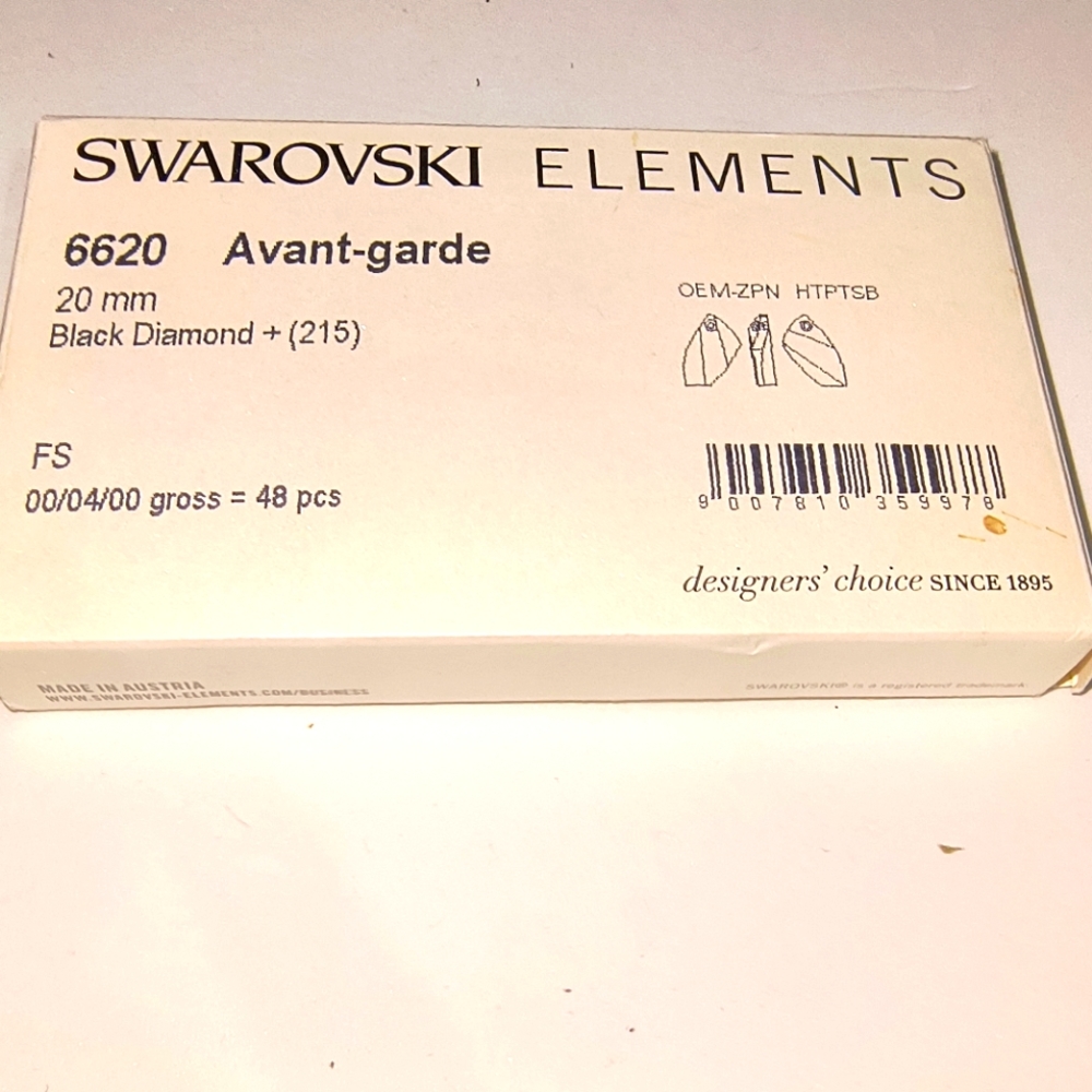 Rare Swarovski Elements Factory Pack 6620 "Avant Garde" Pendant Black Diamond